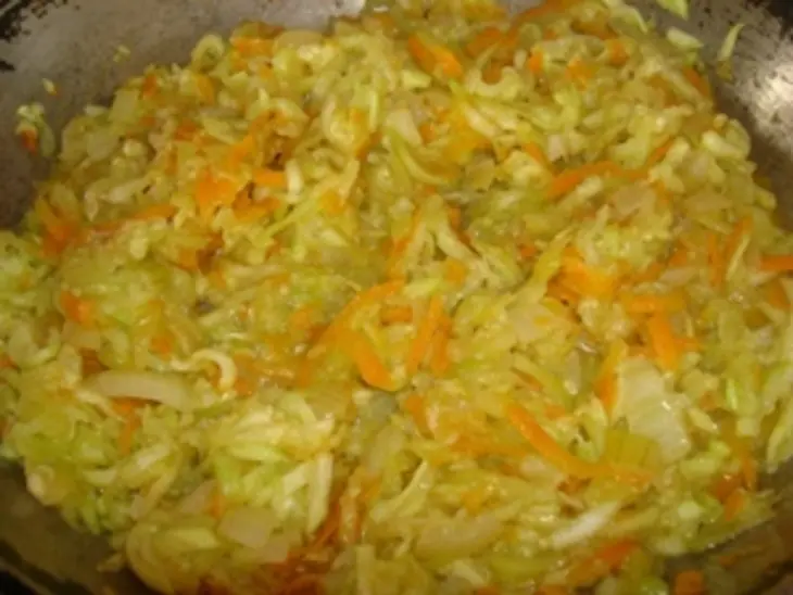Запеканка с рыбой, кальмарами , овощами и рисом: шаг 2
