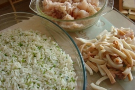 Запеканка с рыбой, кальмарами , овощами и рисом: шаг 3