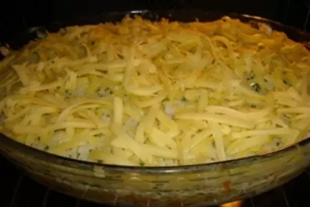 Запеканка с рыбой, кальмарами , овощами и рисом: шаг 7