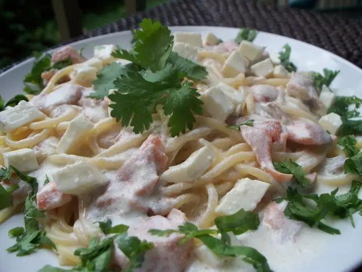 Spaghettis au saumon fume-спагетти с копчёным лососем и коньяком !!!: шаг 2