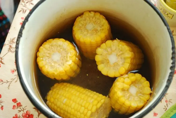 Кукурузные початки с сыром и зеленью: шаг 1