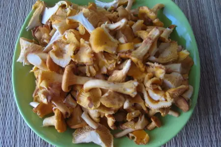 Лисички в сметане с картошкой: шаг 3