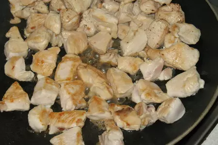 Курочка в сливочно-сырном соусе с миндалем и брокколи.: шаг 3