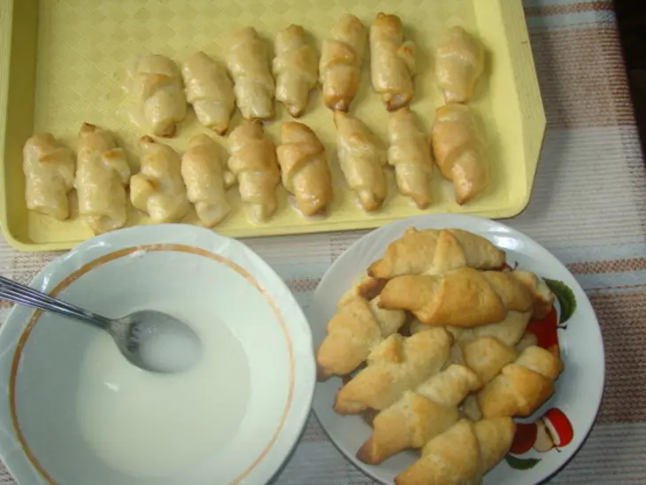 Рогалики творожные в сахарной глазури: шаг 6