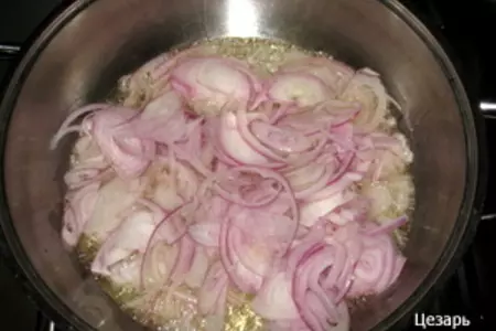 Тушеный сельдерей c белыми грибами: шаг 2