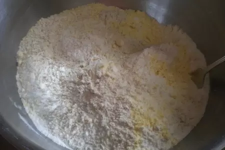 Хлеб из цельной и кукурузной муки: шаг 3
