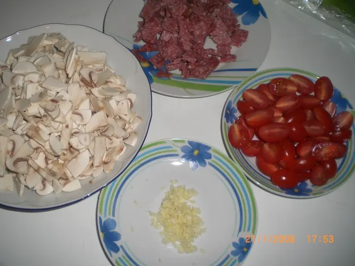 Макаронно-мясной торт с салями: шаг 2