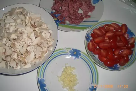Макаронно-мясной торт с салями: шаг 2