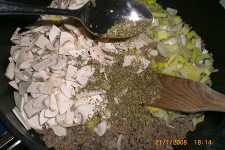 Макаронно-мясной торт с салями: шаг 4