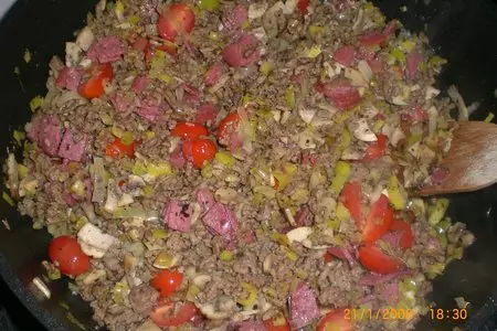 Макаронно-мясной торт с салями: шаг 6