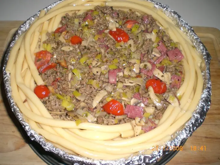Макаронно-мясной торт с салями: шаг 8