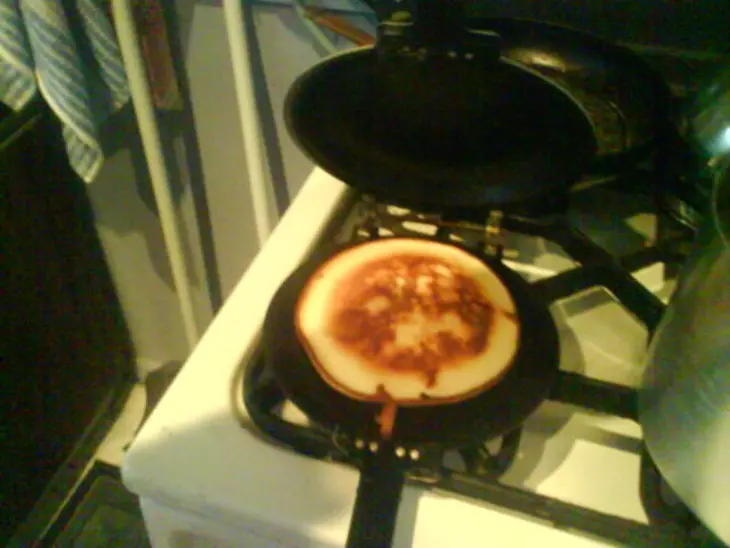 Blini s karameliu i s smetannai: шаг 2