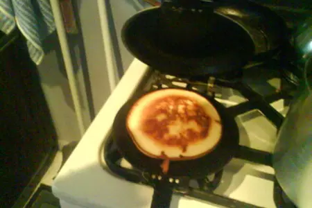 Blini s karameliu i s smetannai: шаг 2