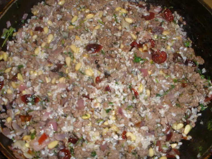 Тимбаль из баклажанов с начинкой из мяса и риса с кедровыми орешками: шаг 3