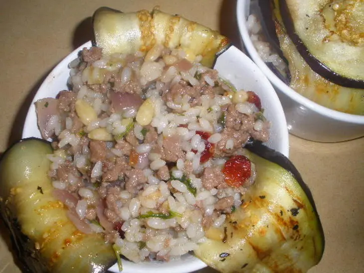 Тимбаль из баклажанов с начинкой из мяса и риса с кедровыми орешками: шаг 4