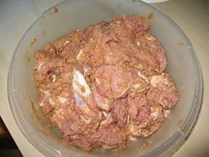 Мясо разбитное, тушённое в кислосладком томатном соусе.: шаг 4