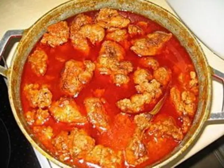 Мясо разбитное, тушённое в кислосладком томатном соусе.: шаг 9