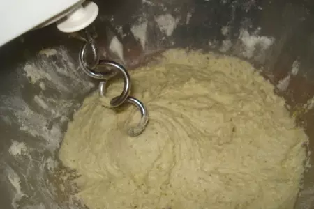 Хлебушек с фисташками к завтраку "глазки крокодила": шаг 3