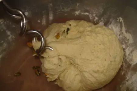 Хлебушек с фисташками к завтраку "глазки крокодила": шаг 5