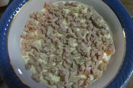 Салат " нежность" с плавлеными сырками и курицей: шаг 2