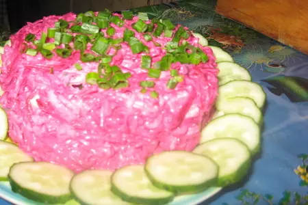 Салат со свеклой, сыром и яйцом: шаг 2