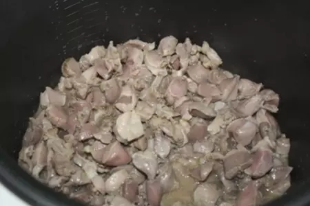 Куриные желудки в сметане: шаг 3