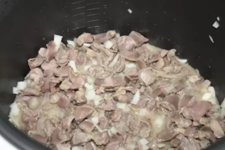Куриные желудки в сметане: шаг 5
