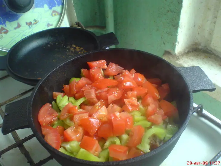 Курица, тушенная с овощами и рисом: шаг 4