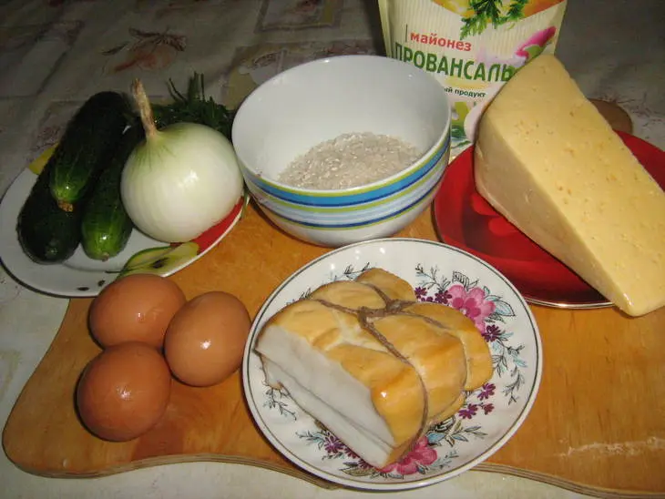 Салат из копчёного кальмара.: шаг 1