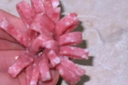 Мясной «букет» // украшение праздничного стола: шаг 5