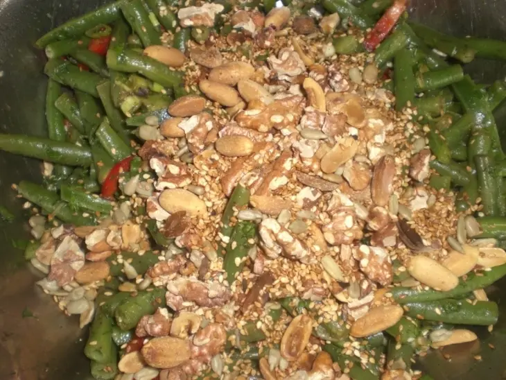 Салат из зелёной стрючковой фасоли: шаг 7