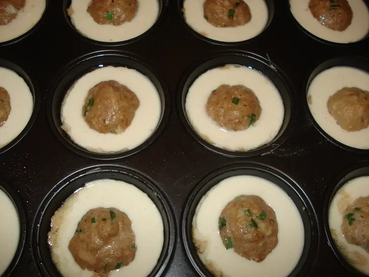 Мясные шарики в чашечках из теста: шаг 2