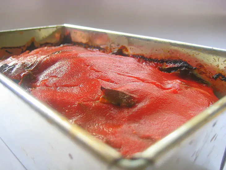 Мясной террин с оливками и чесноком в виноградных листьях.: шаг 5