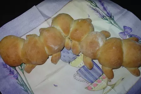 „закусочная гусеничка“. булочки с ливерной колбаской.: шаг 1