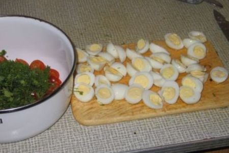 Салат из черри и перепелиных яиц: шаг 5