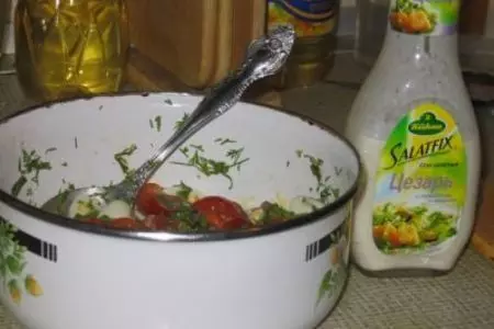 Салат из черри и перепелиных яиц: шаг 7