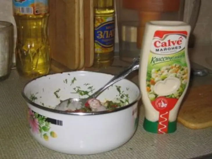 Салат из черри и перепелиных яиц: шаг 8
