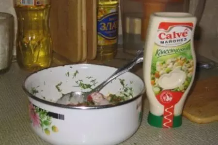 Салат из черри и перепелиных яиц: шаг 8