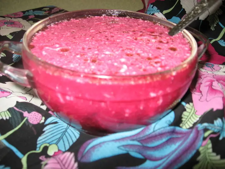 Свекольник с колбаской и грибами: шаг 3