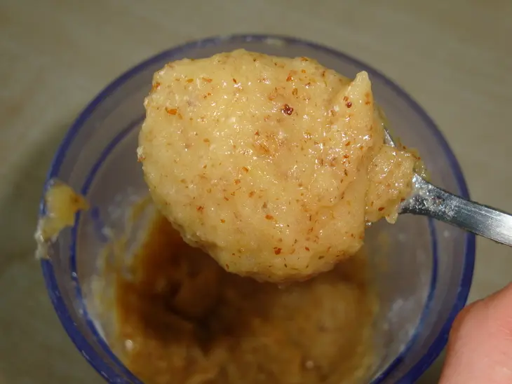Слойки  с миндальным кремом и виноградом: шаг 2