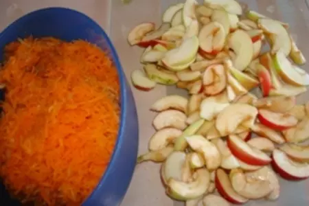 Яблочно-ореховый пирог с морковной стружкой: шаг 2