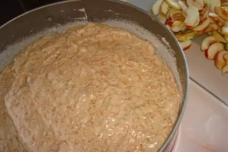 Яблочно-ореховый пирог с морковной стружкой: шаг 3