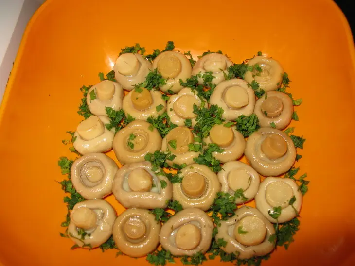 Салат "грибная поляна" с курицей: шаг 1