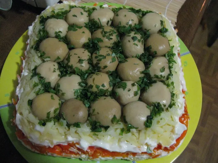 Салат "грибная поляна" с курицей: шаг 6