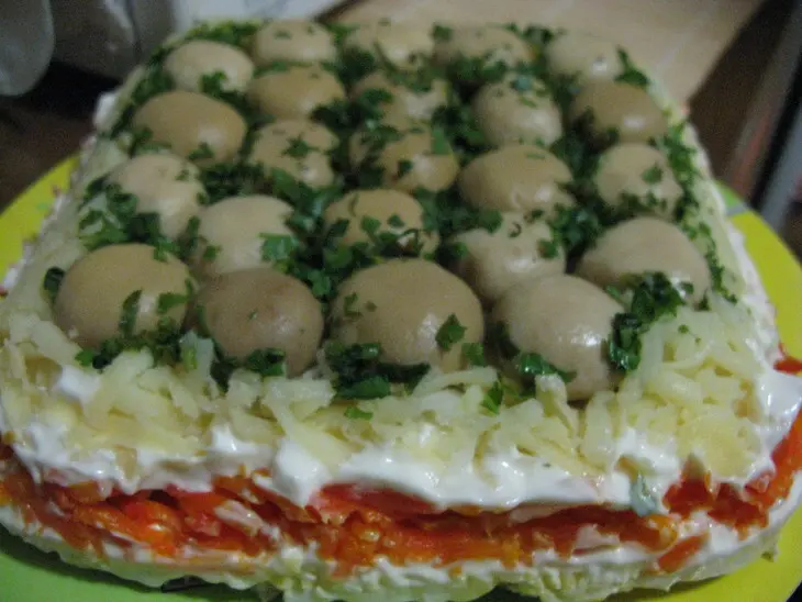 Салат "грибная поляна" с курицей: шаг 8