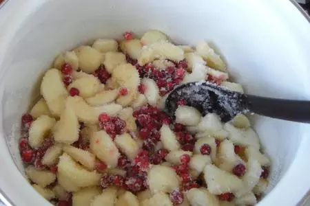 Брусничное варенье к мясу: шаг 2
