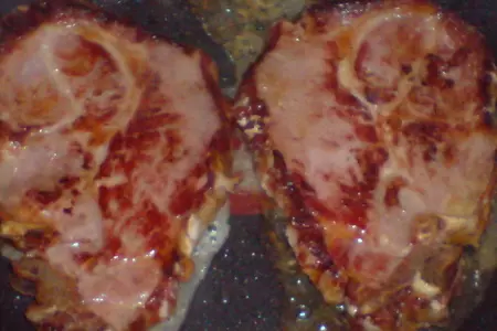 Шницели из сырокопченого мяса,запеченные под грибами с сыром: шаг 2