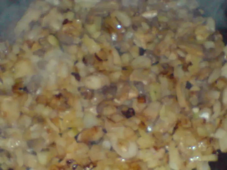 Шницели из сырокопченого мяса,запеченные под грибами с сыром: шаг 5
