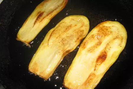 Баклажаны под вкусным соусом.: шаг 2