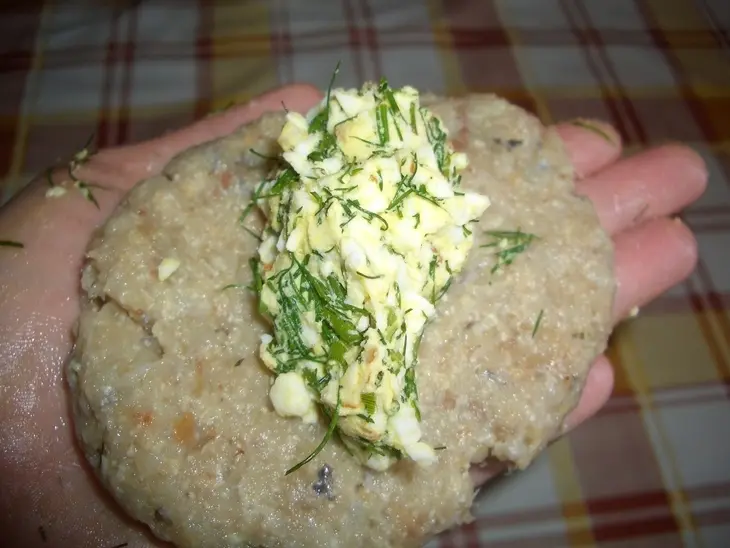 Рыбные зразы с копченым сыром: шаг 3